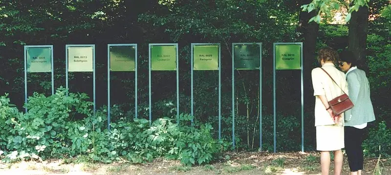 RAL GRÜN, Skulpturenpark Amorbach 1998, Vogelfrei – Internationale Kunstentdeckungen Darmstadt 2001