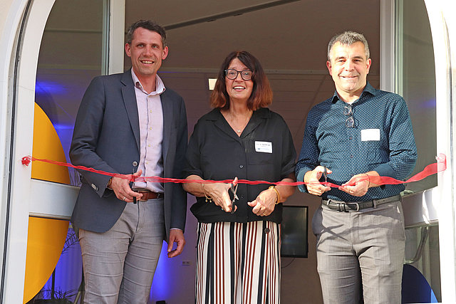 Eichstätts Oberbürgermeister Josef Grienberger (links), KU-Präsidentin Prof. Dr. Gabriele Gien und Landrat Alexander Anetsberger eröffneten gemeinsam die neuen Räumlichkeiten am Eichstätter Marktplatz.