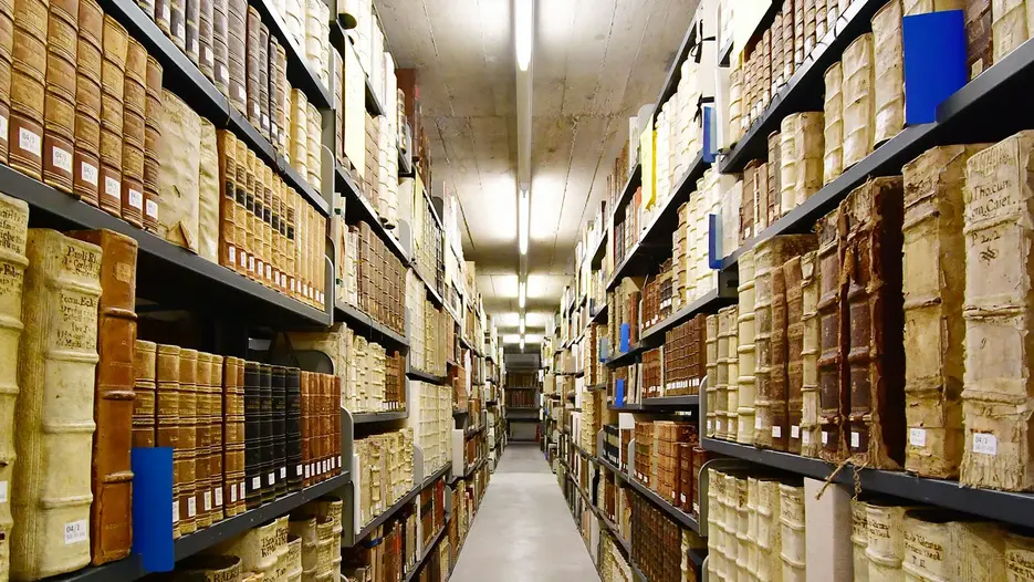 Blick in das Magazin der Haofgarten-Bibliothek