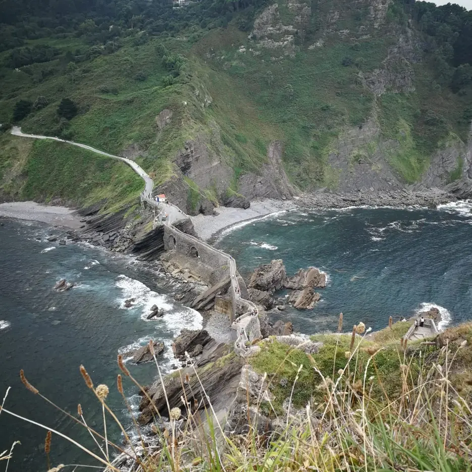 Felsinsel_San_Juan_de_Gaztelugatxe.jpg