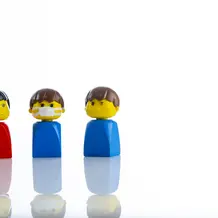 Spielfiguren mit Mundschutzmaske