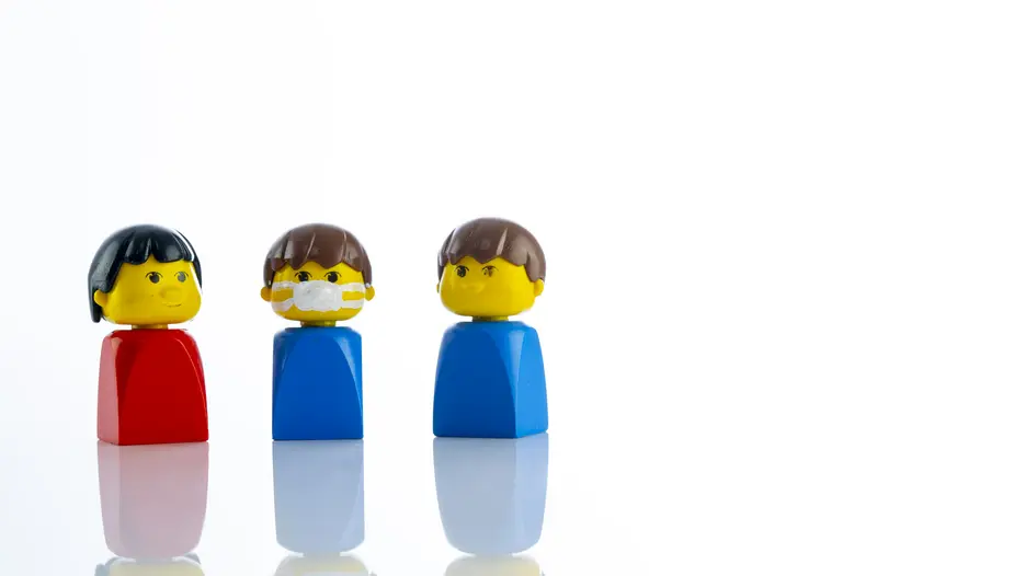 Spielfiguren mit Mundschutzmaske