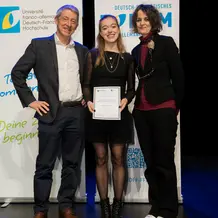 Apolline Soler, die im Rahmen des 27. Deutsch-Französischen Forums in Straßburg mit einem BNP-Paribas-Stipendium der Deutsch-Französischen Hochschule (DFH) ausgezeichnet wurde.