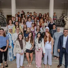 Summer School Teilnehmer im Treppenhaus der Eichstätter Residenz