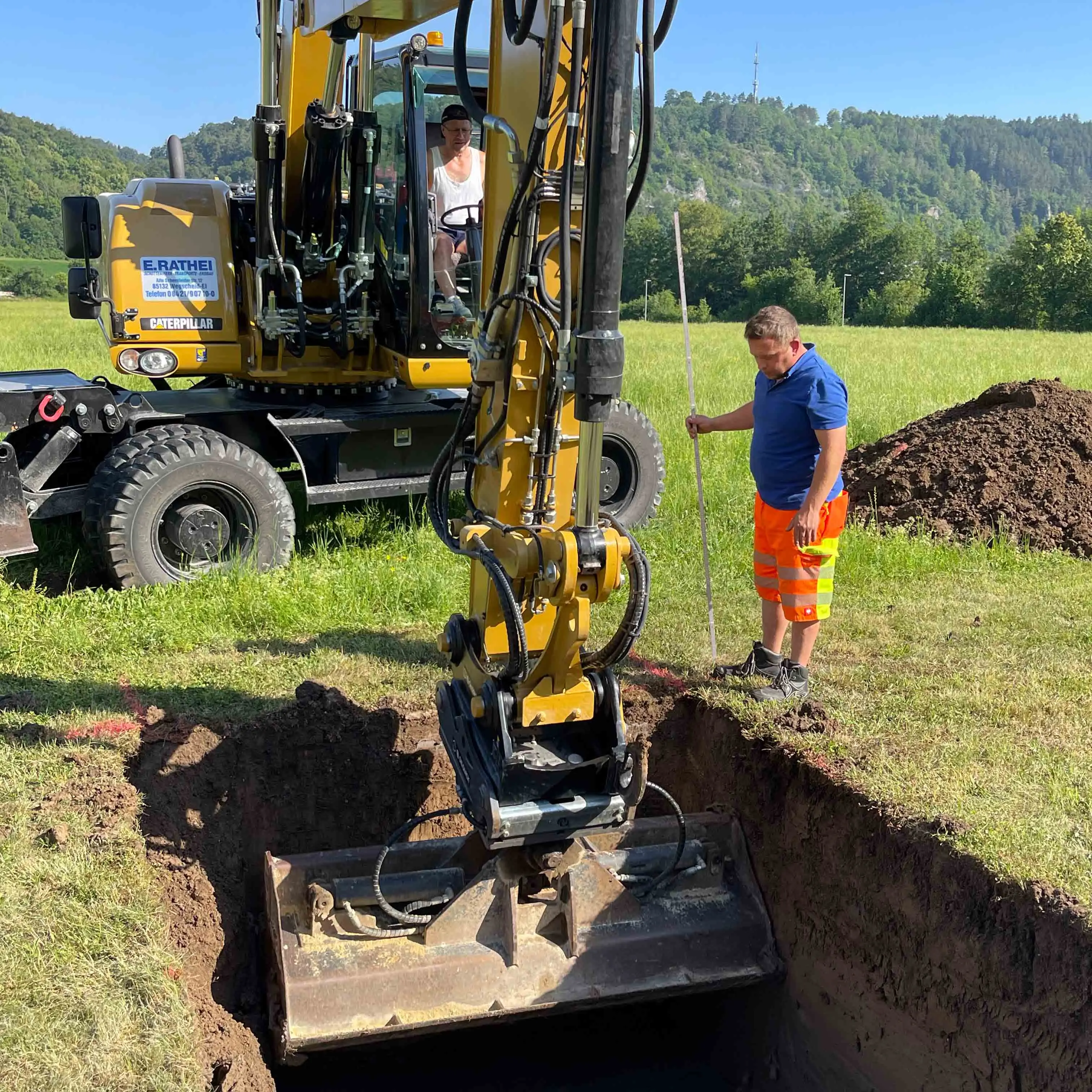 Fundament_fuer_Kunstwerk_ausheben_04.jpg