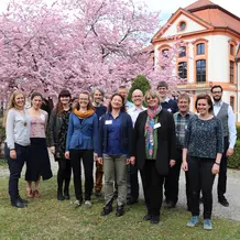 (v.l.) Zu den Teilnehmerinnen und Teilnehmern des Eichstätter Workshops gehörten Ina Limmer (KU), Veronika Lohr (Bayerisches Umweltministerium), Stefanie Frisch (Bayerisches Kultusministerium); Marie Döpke (KU), Richard Kromp (Universität für Bodenkultur, Wien), Leonie Bellina (Universität Tübingen), Karl Herweg (Universität Bern), Marco Rieckmann (Universität Vechta), Ingrid Hemmer und Christoph Koch (beide KU), Stefan Baumann (Pädagogische Hochschule Zürich), Maximiliane Schumm (KU) sowie Michael Stroh (Friedrich Alexander Universität Erlangen-Nürnberg). (Foto: Schulte Strathaus/upd)